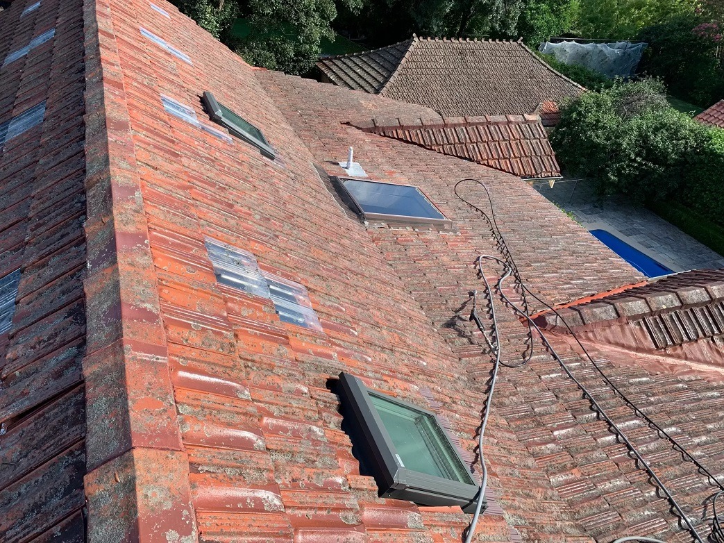alt-Roof Pressure Washing Before